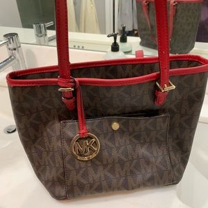 Michael Kors jet set bag